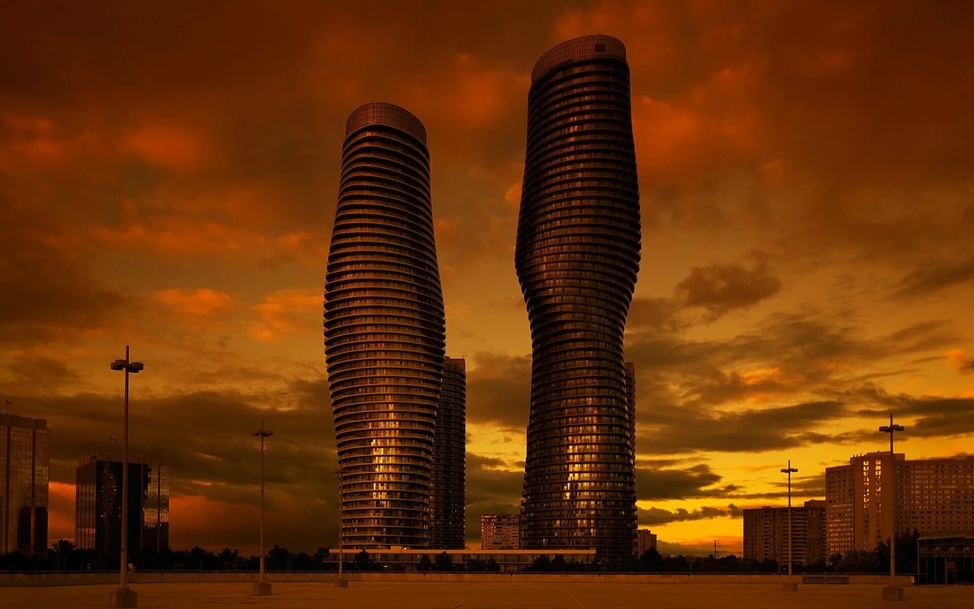 Башни Абсолют Канада. Absolute World Towers в Онтарио. Absolute World, Миссиссауга, Канада. Absolute World небоскрёб в Миссиссоге.