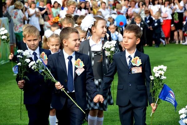 Школа Экодолья Оренбург. Школа Экодолье Оренбургского района. Фотография школы Экодолье. Школа Экодолье форма Школьная. Дети берга