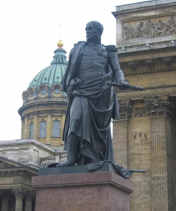 Памятник барклаю де толли у казанского собора. Казанский собор барклай де толли. Казанский собор барклай де толли. Барклай де толли памятник у казанского собора. Памятники кутузову и барклаю де толли у казанского собора.