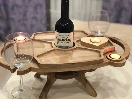 Деревянные столики для вина