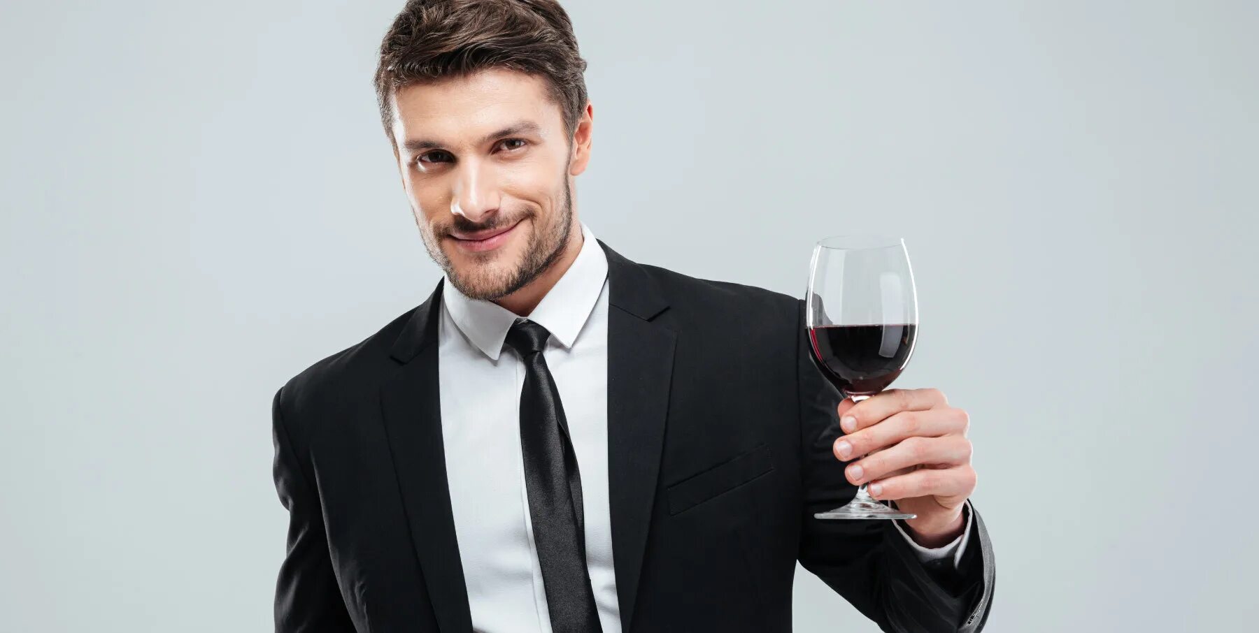 Мужская рука с бокалом. Человек держит бокал. Человек с бокалом. Человек держит бокал. Мужчина в костюме с бокалом.