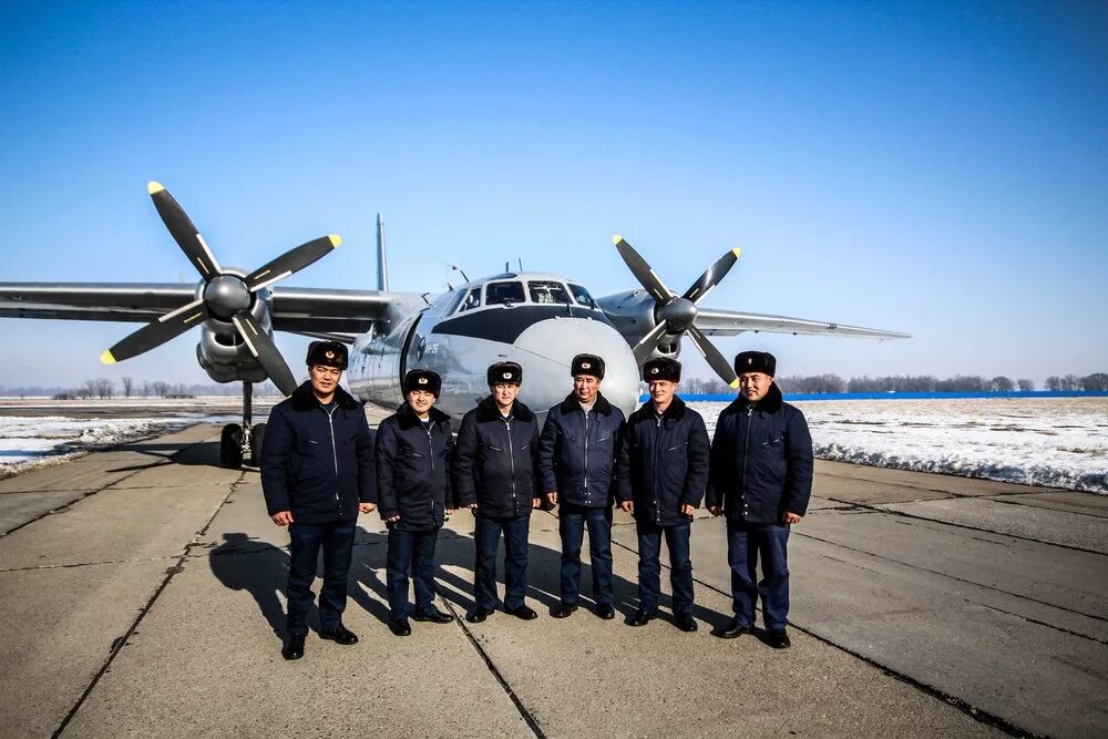 Летчик 2001 год. АН-12 Елизово. Оренбург аэродром ВТА. АН 26 ВКС.