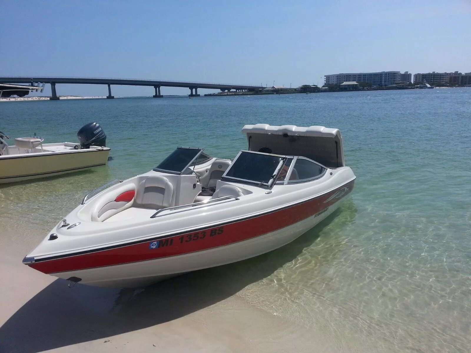 Стингрей 200 катер. Катер stingray 185 lx. Катер стингрей 185. Каютный катер стингрей. Катер стингрей.
