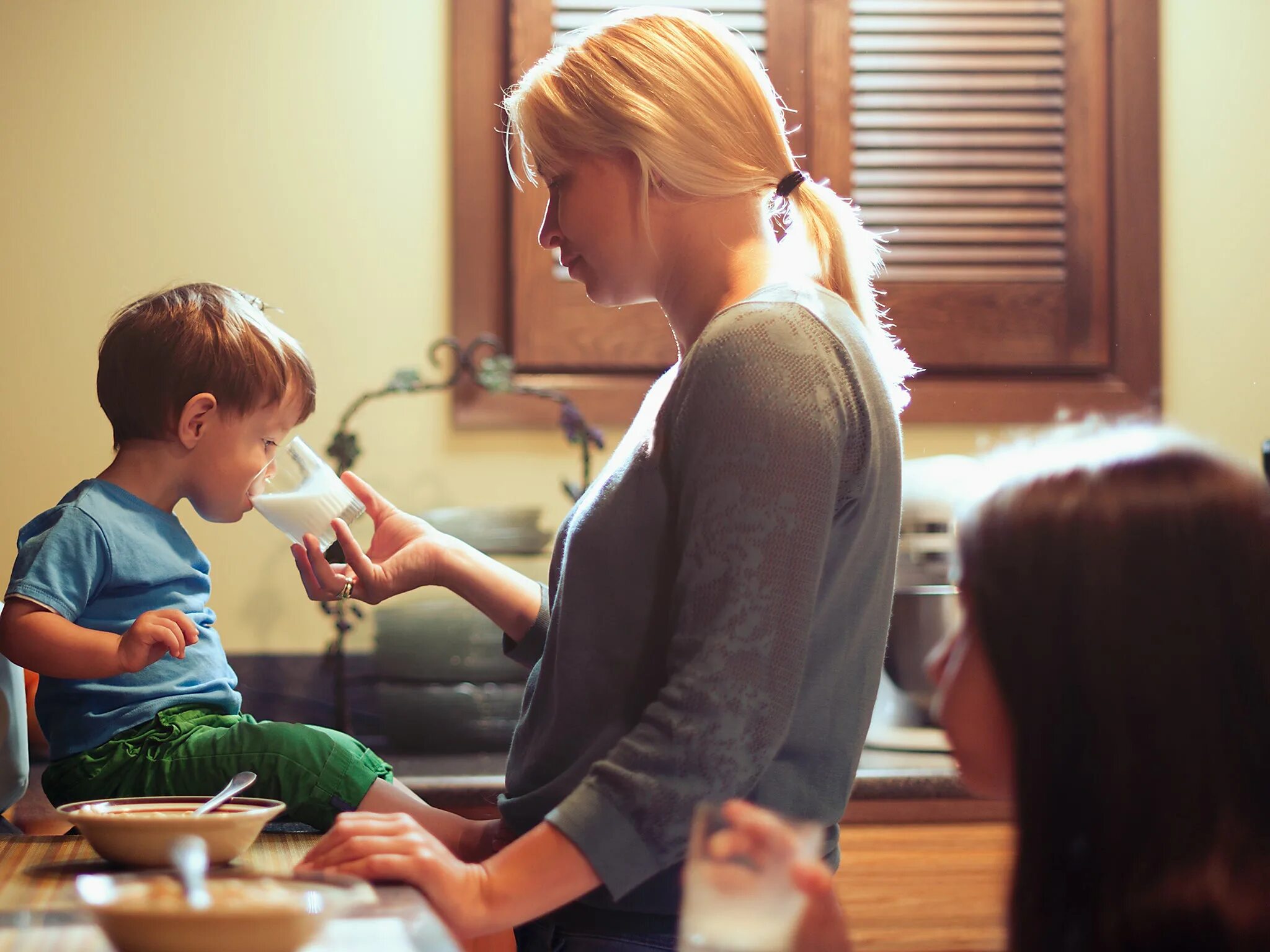 Stepmother daughter. Социальный работник с мамой одиночкой. Parents 4л. Single mother. Дочь воспитывает мама в одиночку фото.