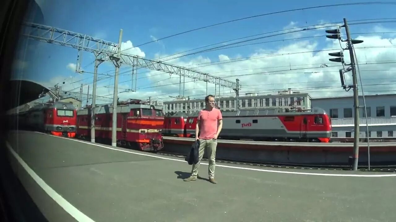 Электричка утро тюмень. Московский вокзал Колпино. Колпино ЖД вокзал. Поезд Колпино. Станция Ленинский проспект СПБ электричка.