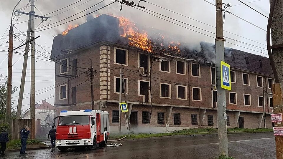 Пожар в северном сейчас. Пожар в северном сейчас. Пожар в северном сейчас. Пожар гостиница северная птз. Сейчас пожар в северном районе спб сейчас.