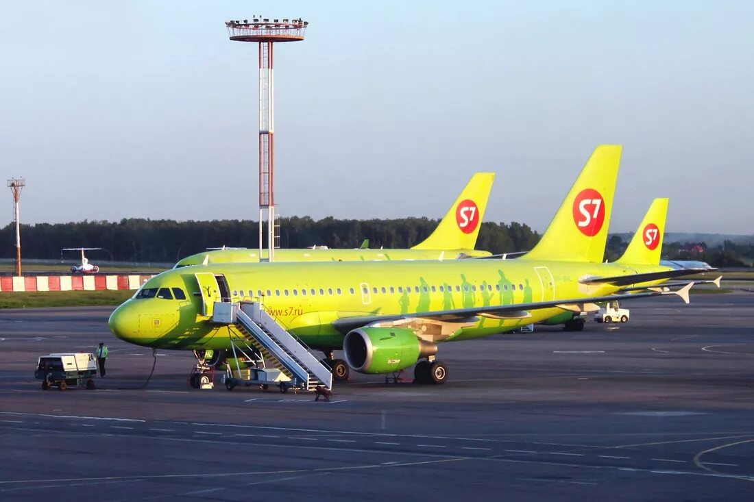 Эс севен купить билет. Самолет Сибирь s7. Airlines авиакомпания s7 самолеты авиакомпании. Самолет Джей Севен. Эссевен самолет s7.