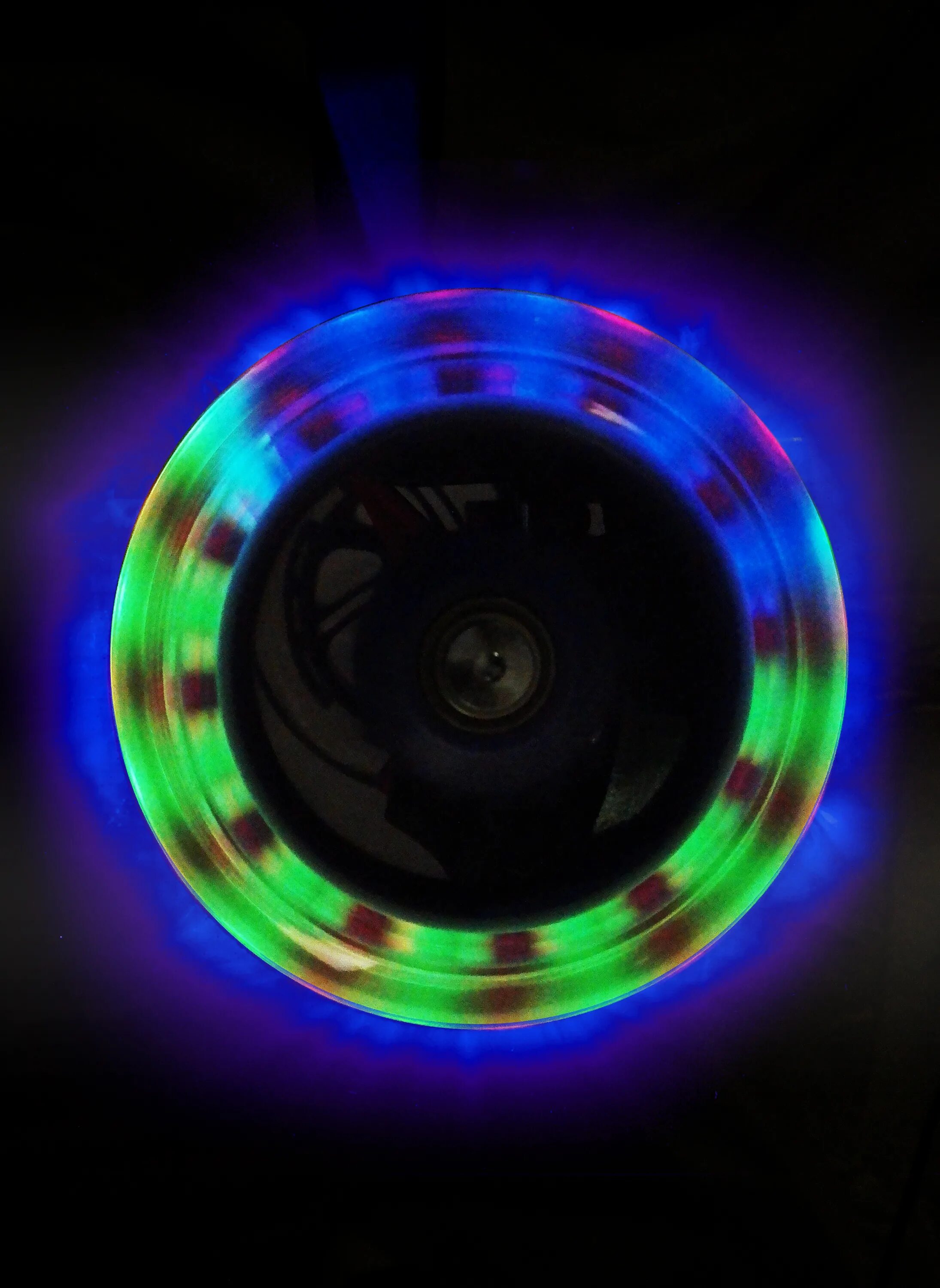 светятся колеса. подсветка авто. нионовая подсветка калес. светящиеся диски на машину. подсветка авто.