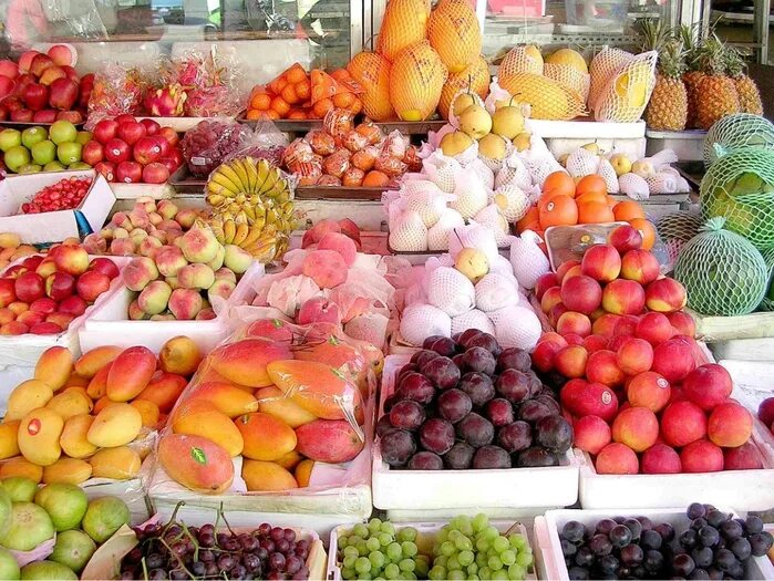 Авито купить фрукты. Прилавок с фруктами. Фрукты овощи ассортимент. Красивый прилавок с фруктами. Витрина фрукты.