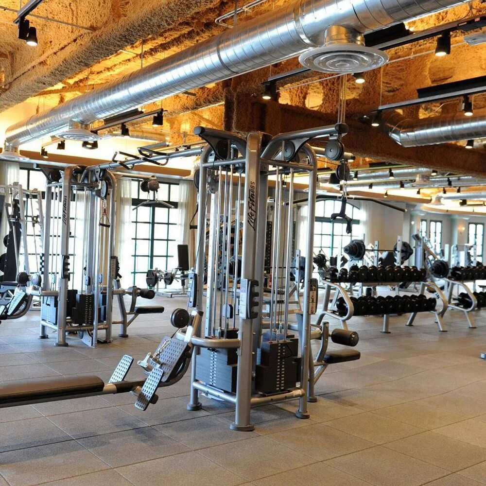 Тренажерный зал губернский. Планировка спортзала нормы. Тренажерный зал киев. Тренировка в зале. Тренажерный зал нормы.