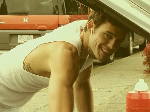 Call me maybe speed ap. Холден ноуэлл. холден новелл call me maybe. holden nowell парень. call me maybe клип.