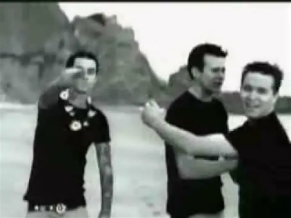Блинк 182 лучшее. Блинк 182 1999. blink 182 клип. blink 182 all the small things. blink 182 фото с клипов.