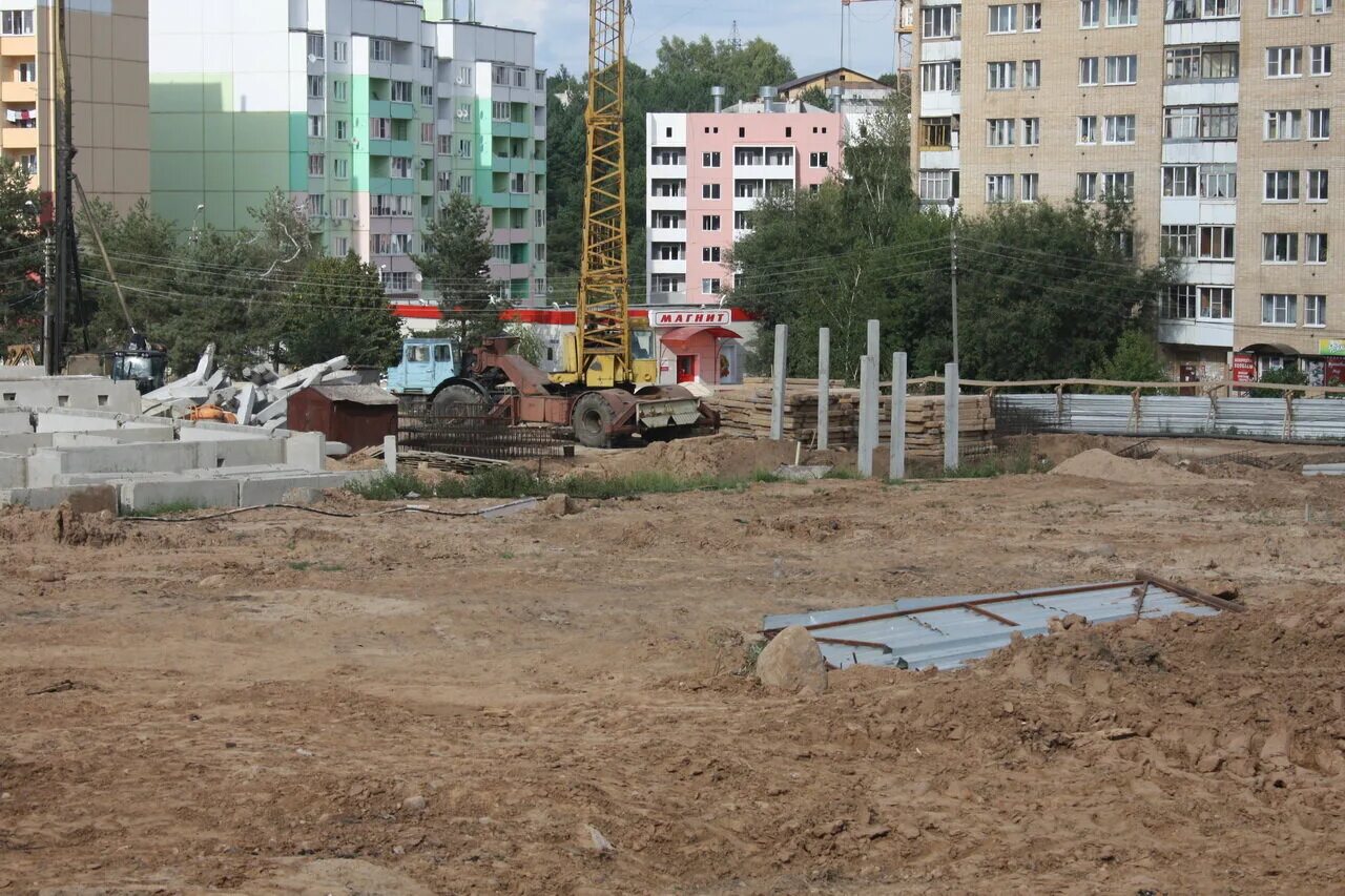 Школа на королевке. Строительство детского сада. Королевка 21 смоленск. Дубовая роща стройка. Школа на королевке смоленск.