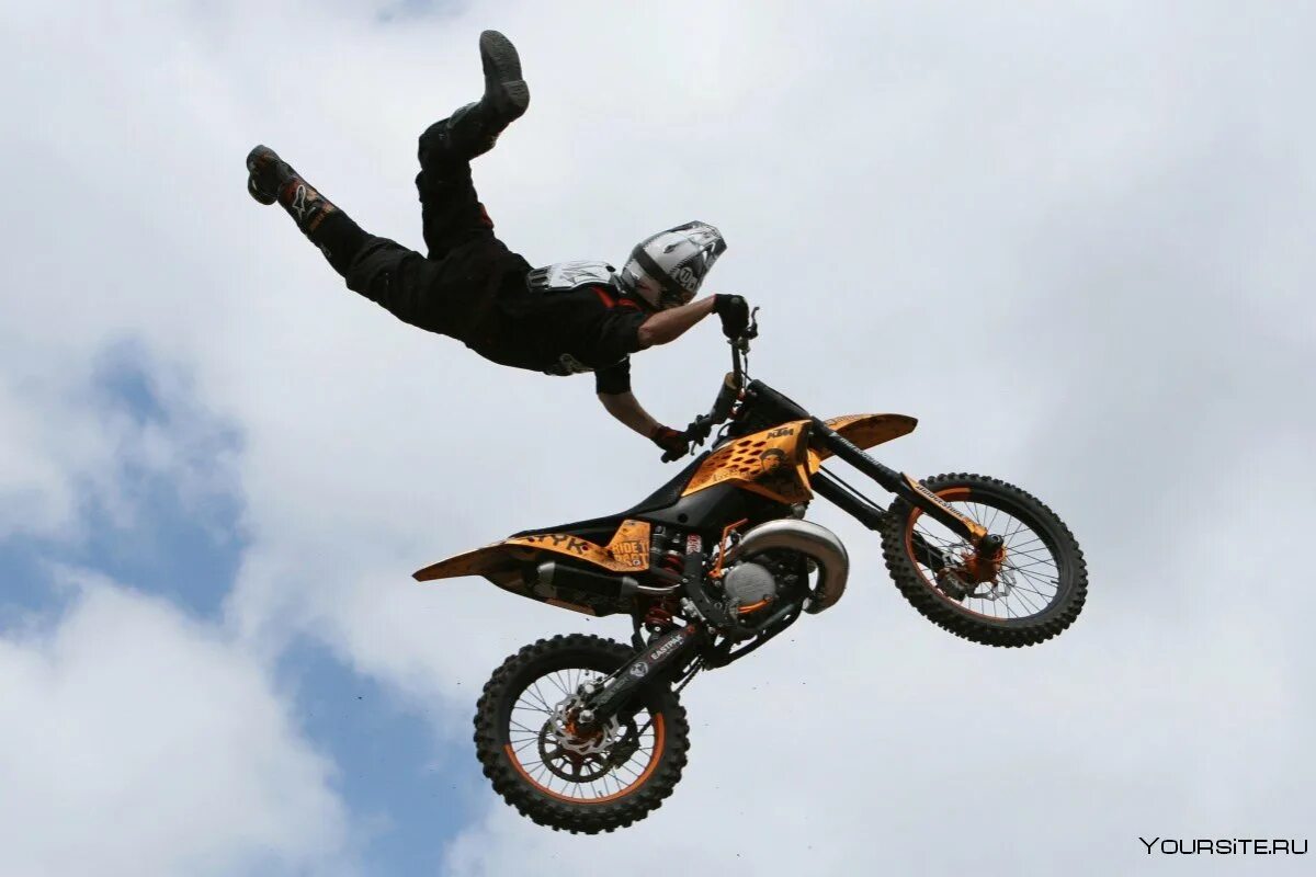 Трюки на мотоциклах видео. Трюковой байк. Питбайк фристайл. Стант на мотоцикле. Трюки на мотоциклах.
