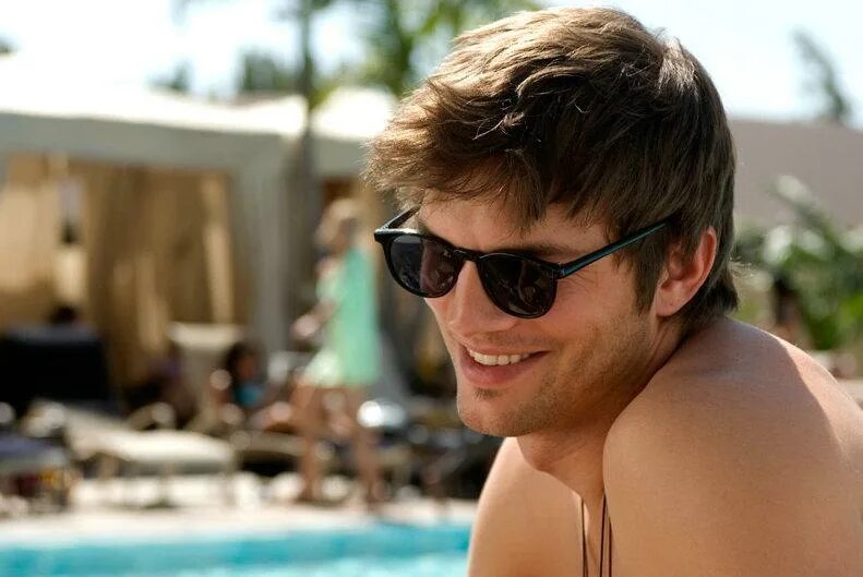Алая бабник. Ashton kutcher бабник. Алая бабник. Алая бабник. Эштон катчер бабник.