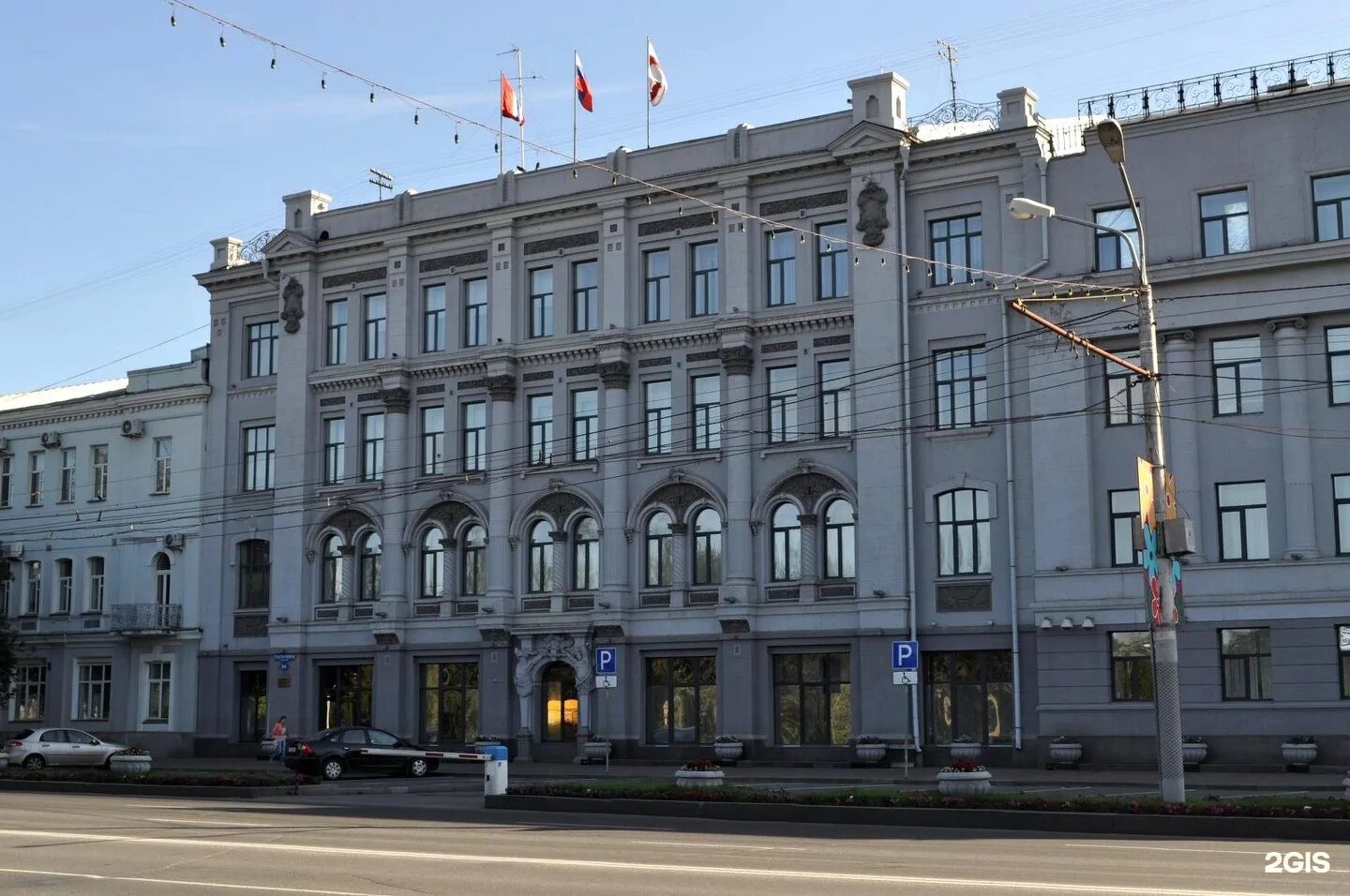 Городская администрация москва. Городская администрация Омск. Администрация города Омск здание администрации. Здание мэрии Омска. Здании админнистрации Омска.