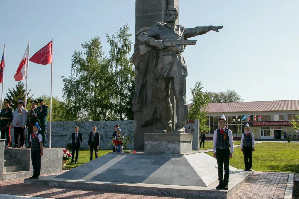 Татищево площадь. Памятники татищева саратовской области. Р п татищево. Районный поселок татищева саратовская. Рп татищево саратовской области.