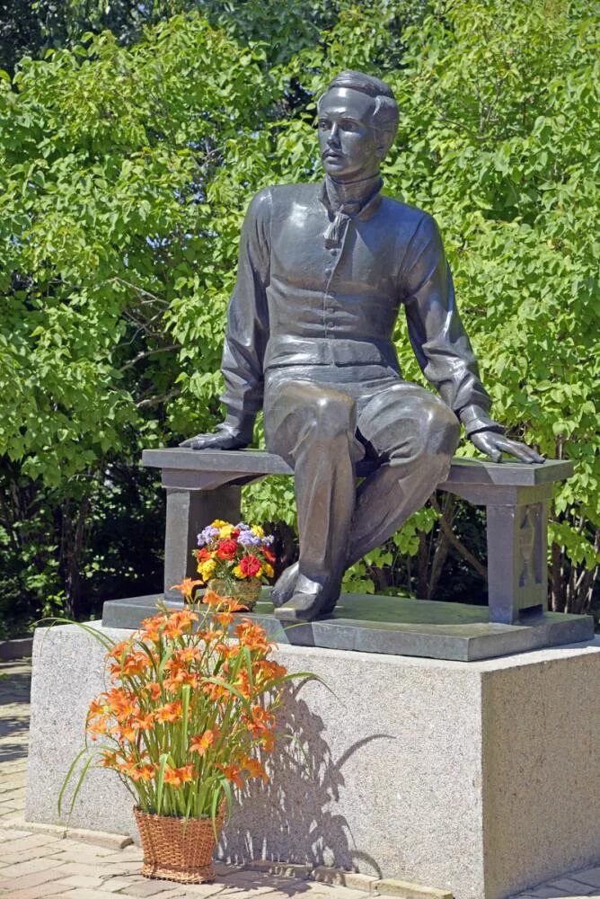 Тарханы памятник. Памятник лермонтова в тарханах. ). Лермонтову в тарханах. Памятник лермонтова в тарханах.