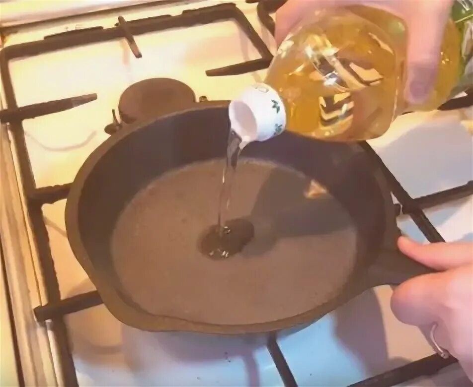 Как очистить пригоревшую сковороду с антипригарным покрытием