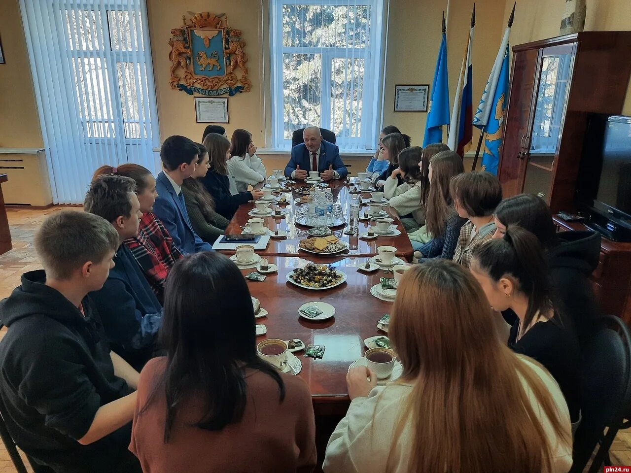 Городское собрание. Фотографии совещаний. Собрание фото. Молодежные мероприятия.