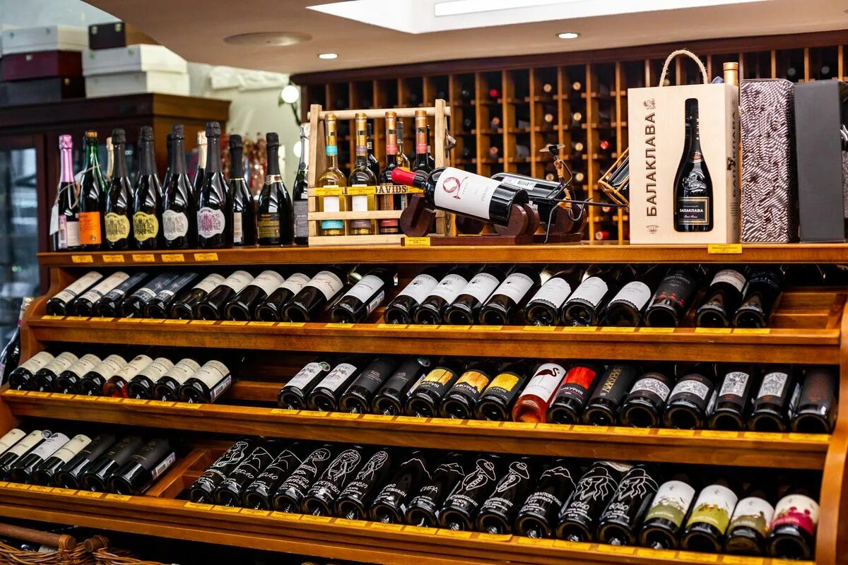 дорогой бутик одежды. элитный бутик. глобус гурмэ уфа. мужской магазин. товары элиты.