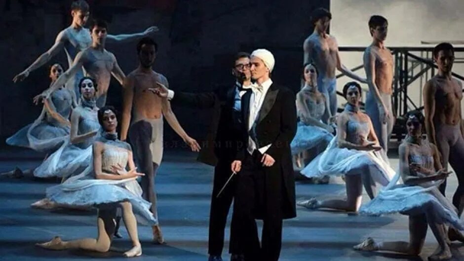 Серебренников нуреев большой театр. Артист балета рудольф нуреев. Балет нуреев. Владислав лантратов нуреев. Рудольф нуриев спектакли.