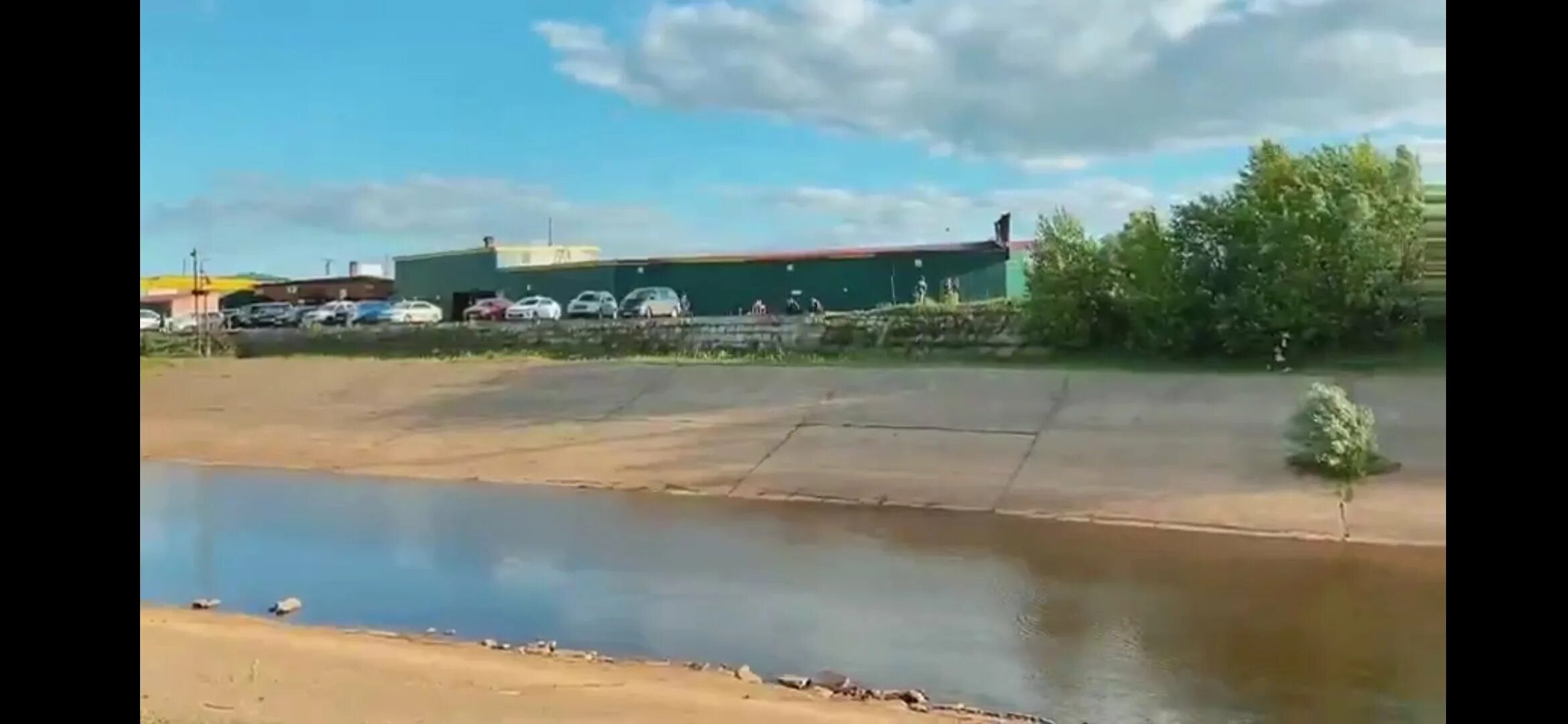 Сарапул канал. Уровень воды в Каме на сегодня Сарапул. Камская вода. Сарапул набережная реки Сарапулки 92.