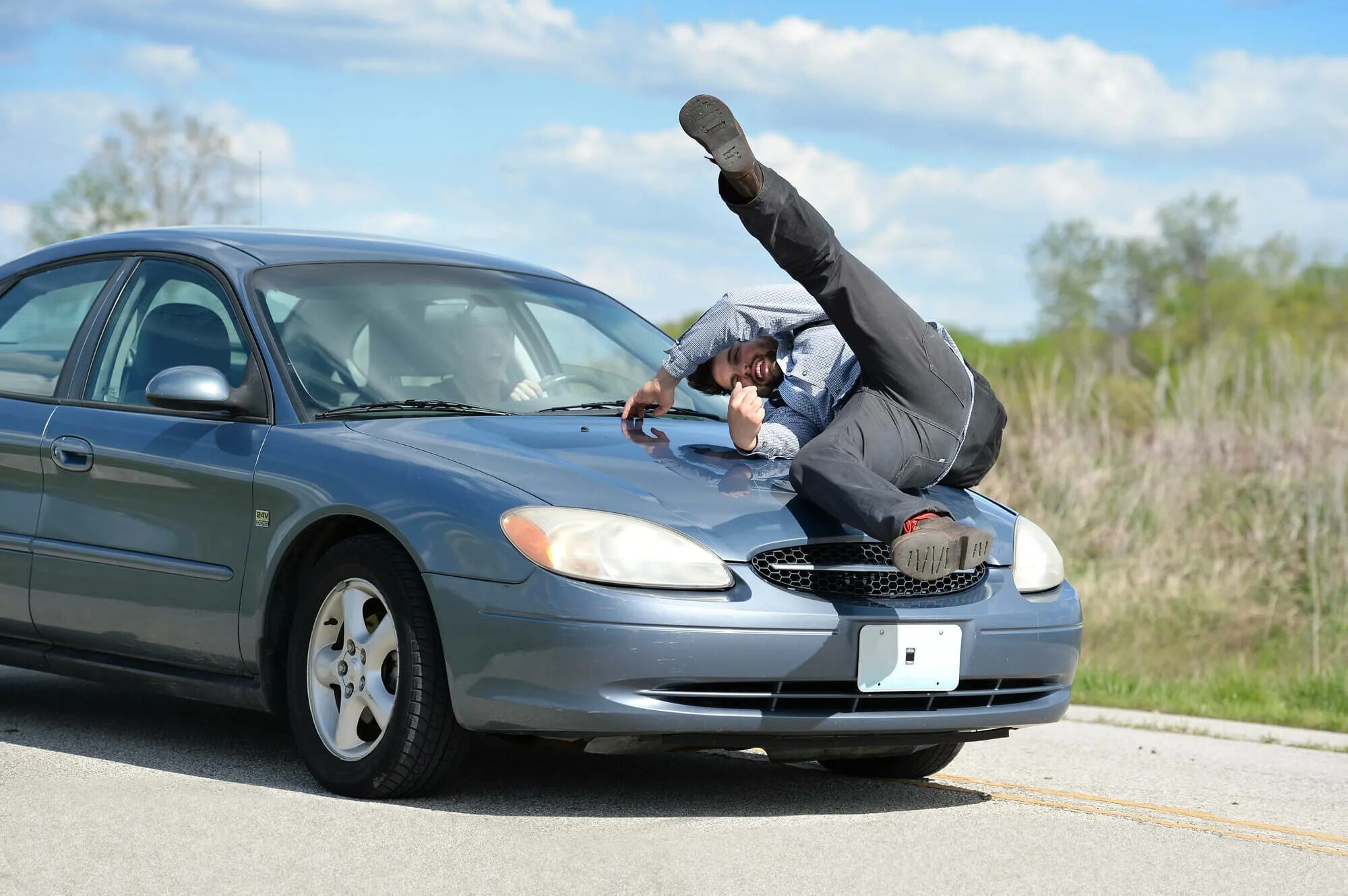 Look that car over there crash. Стоковая машина. Машина over.