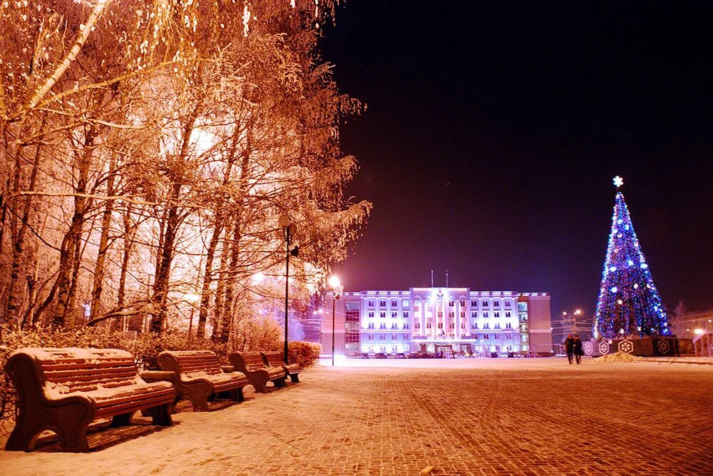 Парк кирова ижевск пляж. Центральная площадь ижевск. Ночная площадь зимой ижевск. Массовоее мероприятия. Жара в ижевске природа.