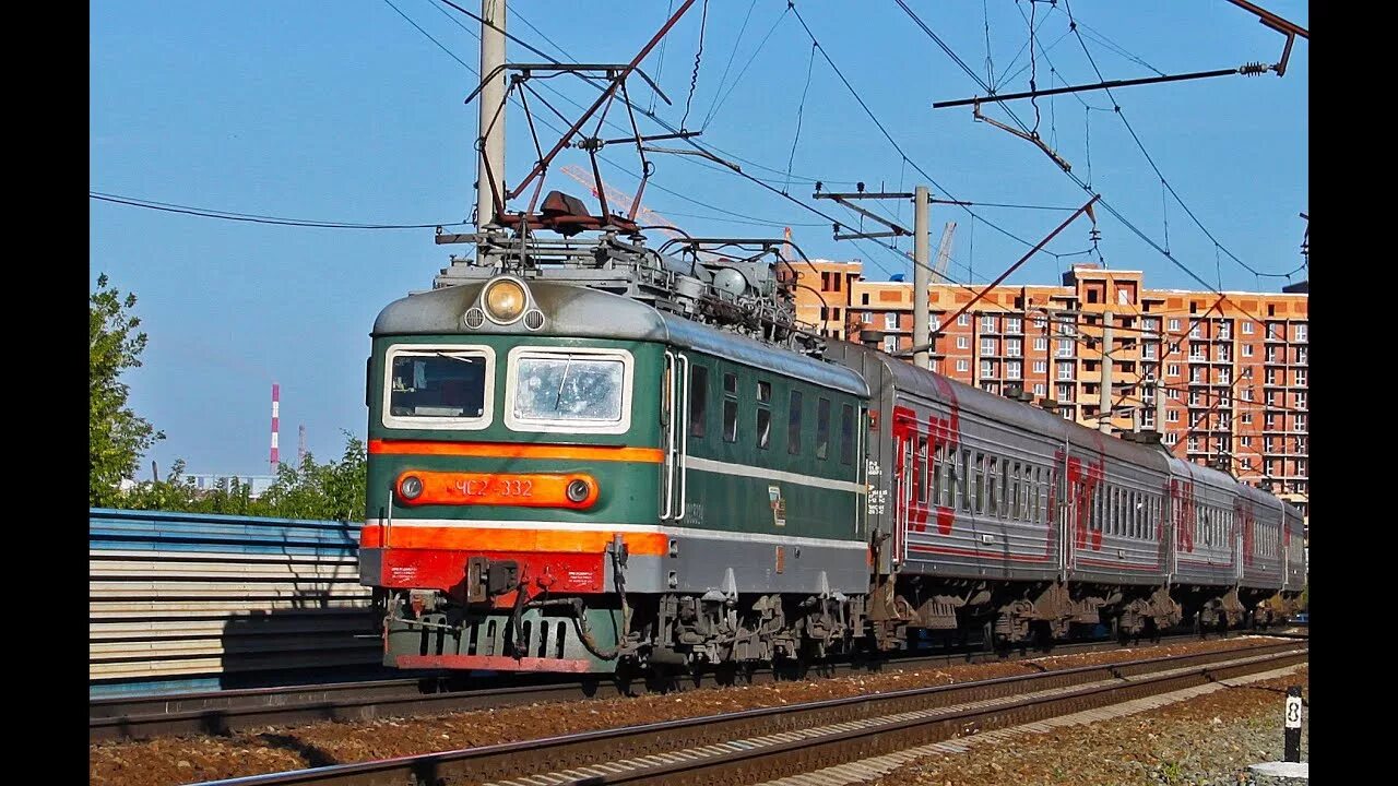 Поезд уфа петропавловск. Электровоз чс2 в новосибирске. чс2 новокузнецк. эд чс2. поезд чс2.