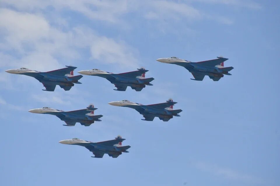 С помощью су