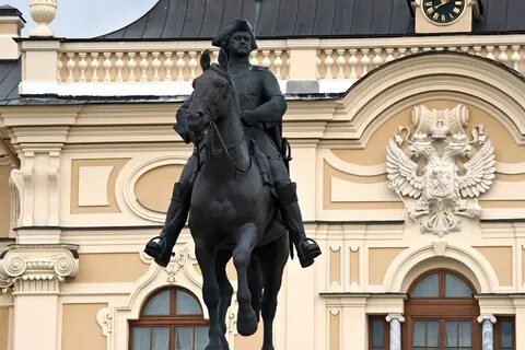 Памятник дворец