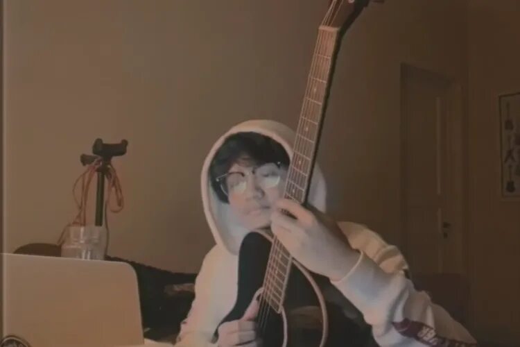 Somebody's at the door. Dancing in my room 347aidan обложка. I crying in my room. I crying in my room. I crying in my room.