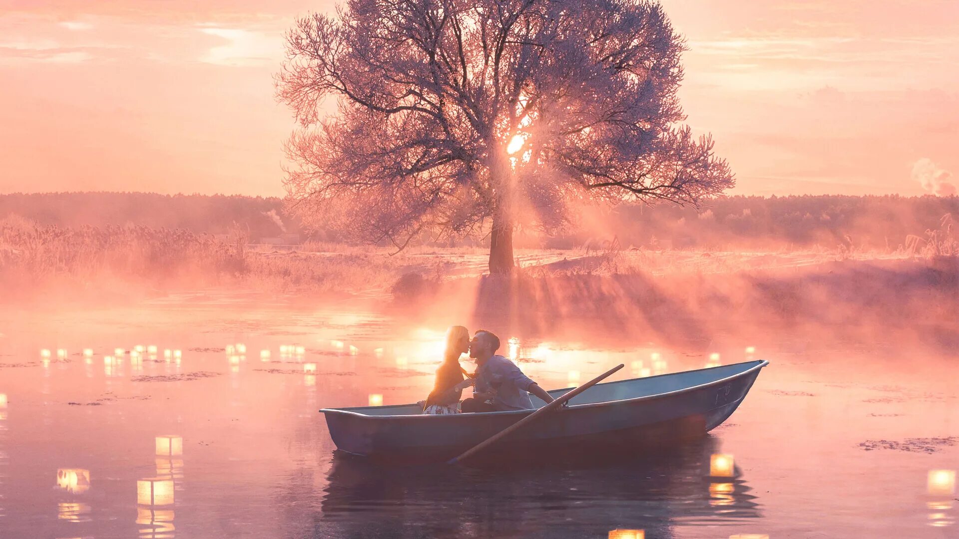 Туман романтика. Двое в лодке. Влюбленные в лодке. Двое влюбленных в лодке. Романтичный пейзаж.