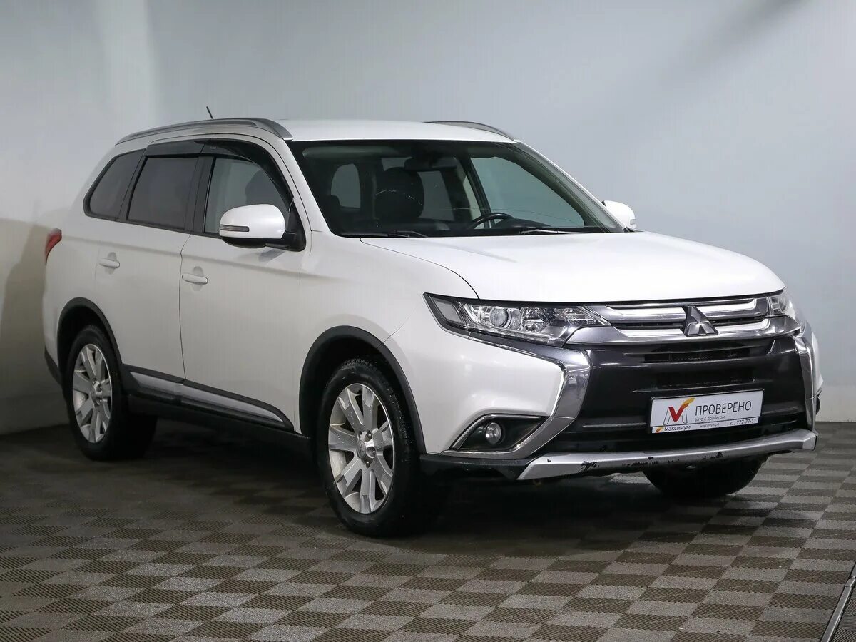 Митсубиси аутлендер 3.0 купить. Митсубиси Аутлендер 3 поколения. Mitsubishi Outlander 3 поколение Рестайлинг. Митсубиси Аутлендер 3 поколения 2 Рестайлинг. Митсубиси Аутлендер 3 поколения 3 Рестайлинг.