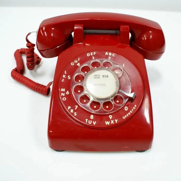 Старый красный телефон. Красная трубка телефона. Retro Red Phone. Телефон старинный красный. Дисковый телефон aesthetic.