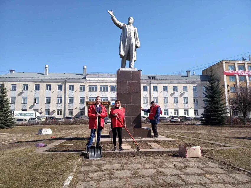 Ленин чуваш. Памятник ленину чебоксары. памятник ленину в чувашии. памятник ленину чебоксары текстильщиков. мс ленин чебоксары.
