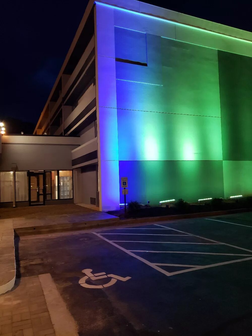 Led Wall Washer RGBW Lighting. 25w RGB led Flood Light. Разноцветная подсветка здания. Подсветка зданий прожекторами. Прожектора зданий