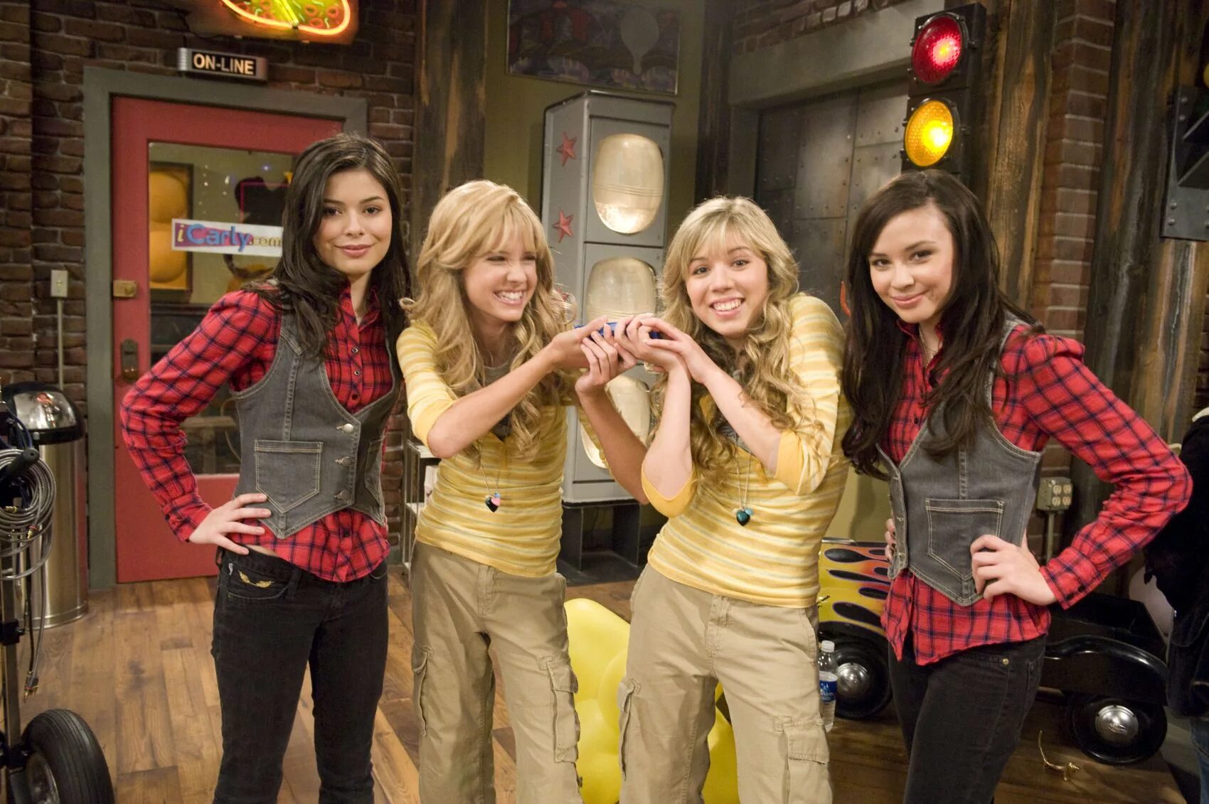 I carly. Айкарли тибо. Карли айкарли. I carly. Icarly никелодеон.