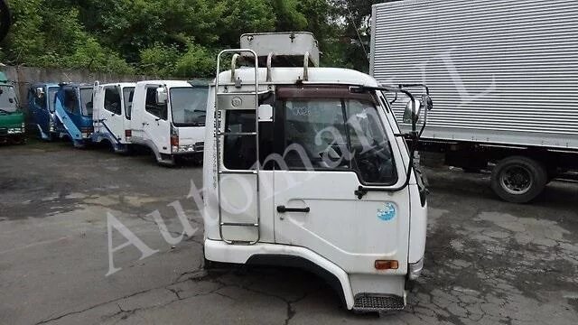 Mercedes atego 2008. Стекла ниссан кондор. Ниссан кондор 95 года. Nissan diesel condor 1995. Кабина ниссан дизель кондор.