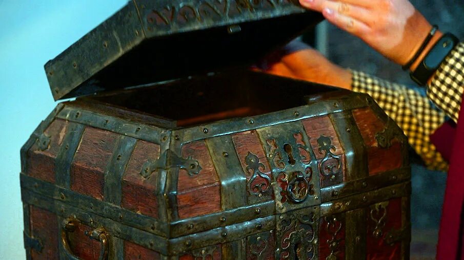 Ларец с сотней лекарств. Сундук с золотом. Сундук иконка. Ларец с сотней лекарств. Сундук с сокровищами.