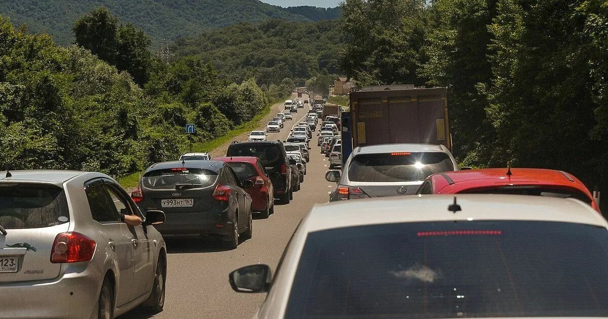 Пробки Лазаревское Джубга. Трасса м4 Джубга Туапсе. Трасса Краснодар Джубга пробки. Трасса Джубга Сочи пробки. Джубга пробки