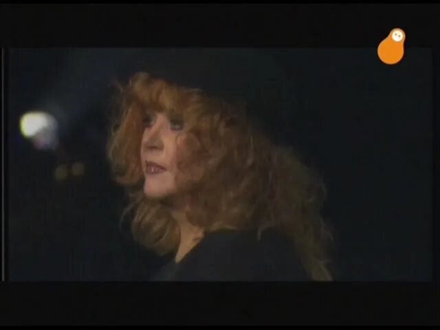Пугачева песня жизнь невозможно повернуть. Алла пугачёва 2002. алла пугачёва дербенев 2002. пугачева на вечере зацепина. пугачева 93 год.