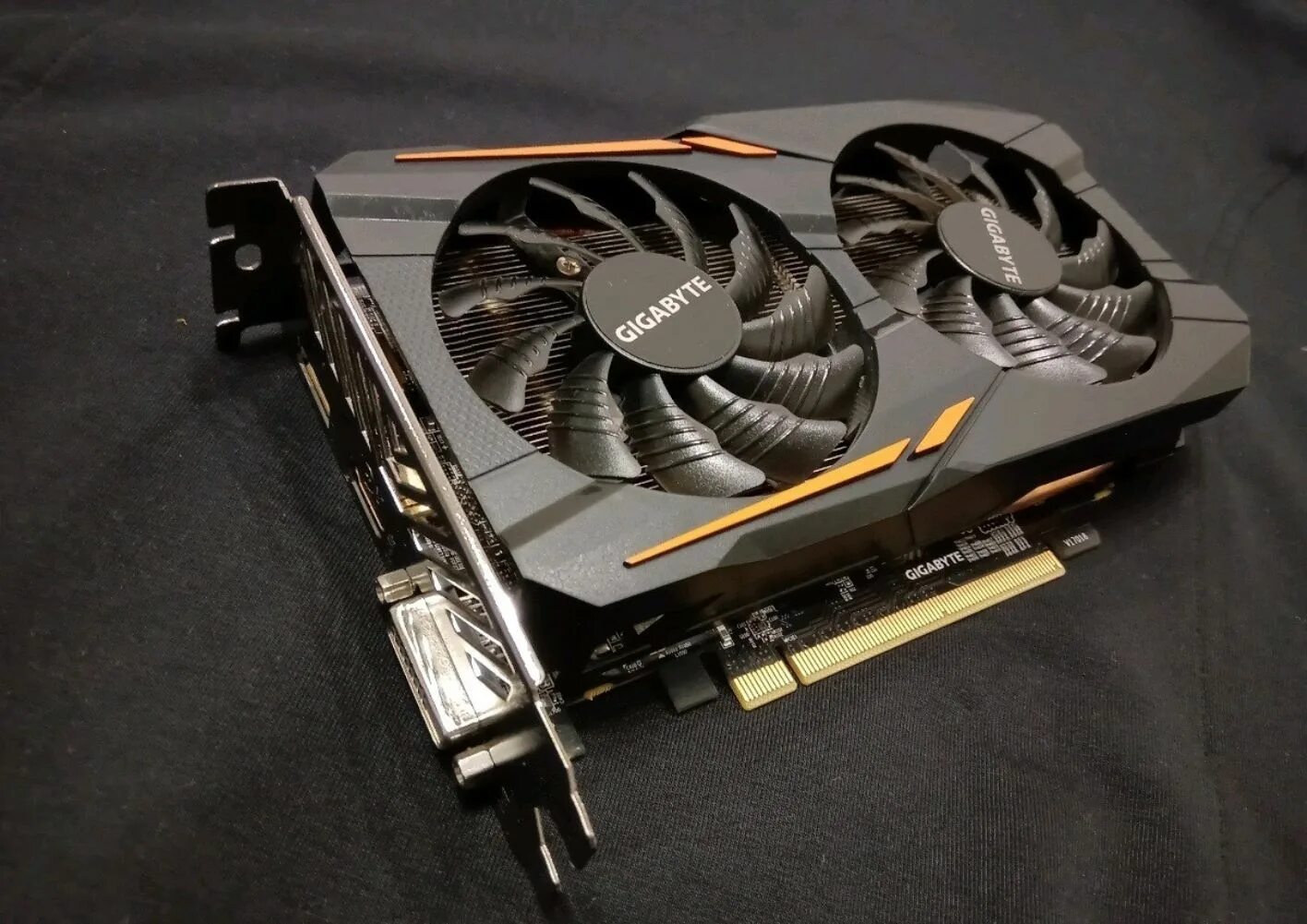 RX 560 4g Gigabyte. Видеокарта RX 560 4gb. Rx560 4gb гигабайт. GV-rx560gaming OC-4gd. Rx560 4g