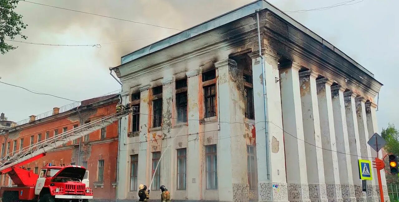 Старый центр Ачинск. Ачинск старый Ачинск. Ачинский механико Технологический техникум здание. МТТ Ачинск пожар. Что будет если сгорит колледж