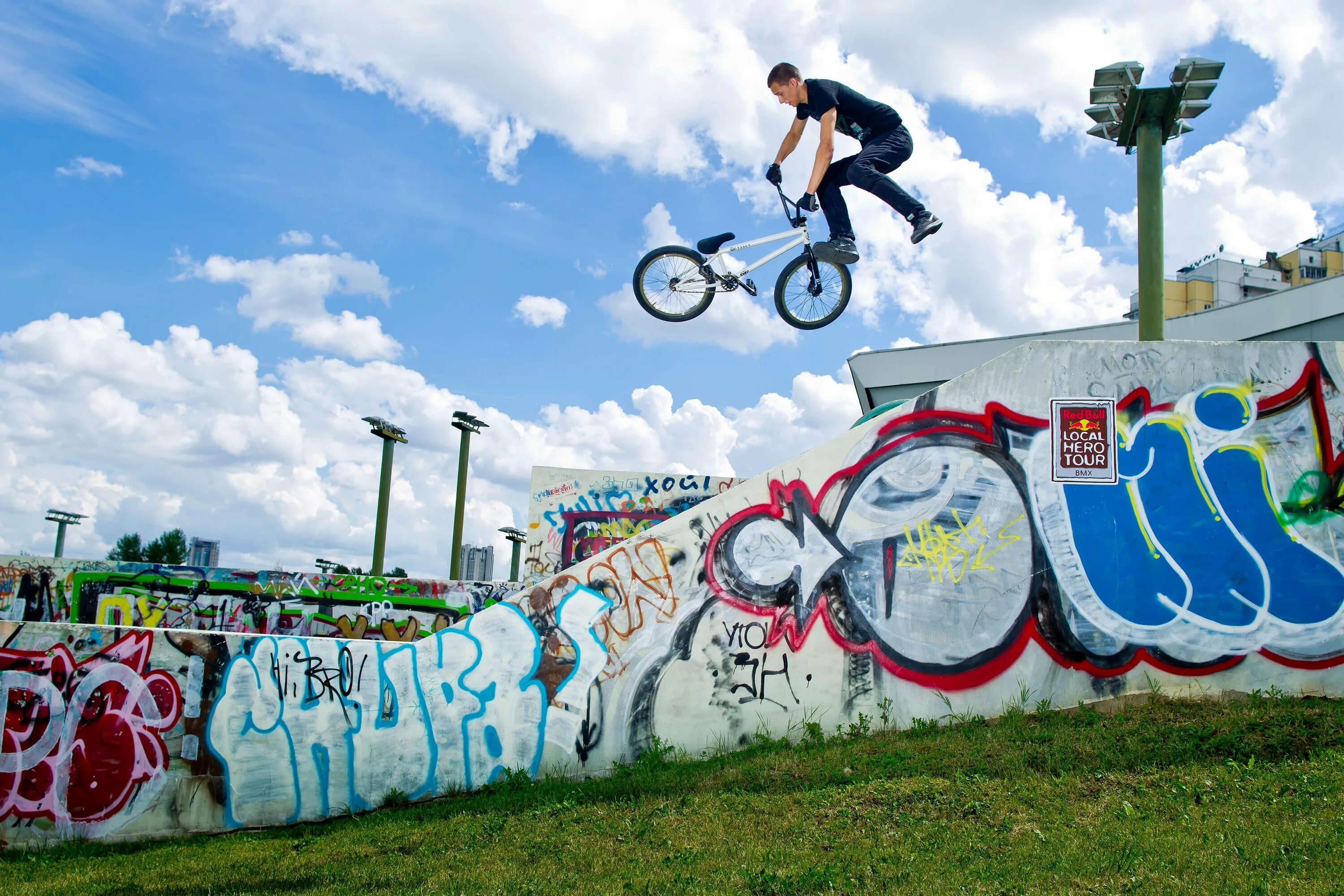 Guitar hero 5. Bmx надпись. Hero tour. Guitar hero iv: world tour. Guitar hero: on tour.