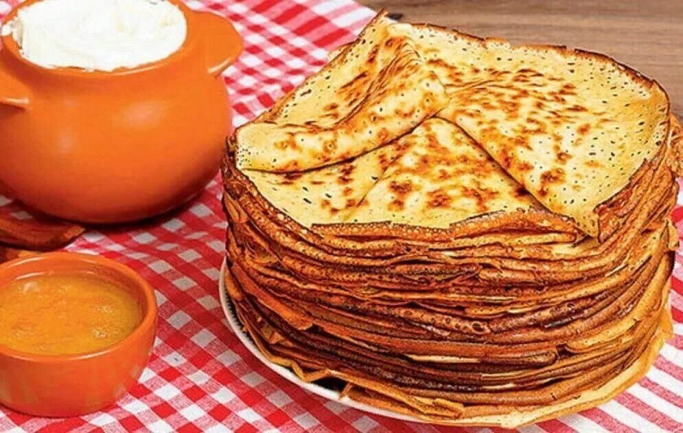 Блинчики на масленицу. Блины с маслом. Турецкие блины. Блины. Масленица.