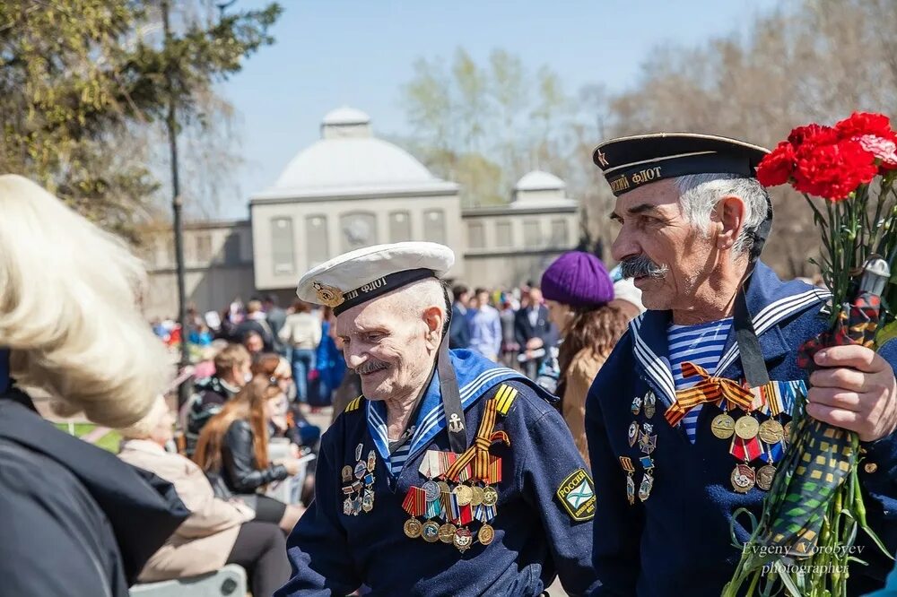 Празднование дня Победы. С днем Победы. С праздником днем Победы. День Победы фото.