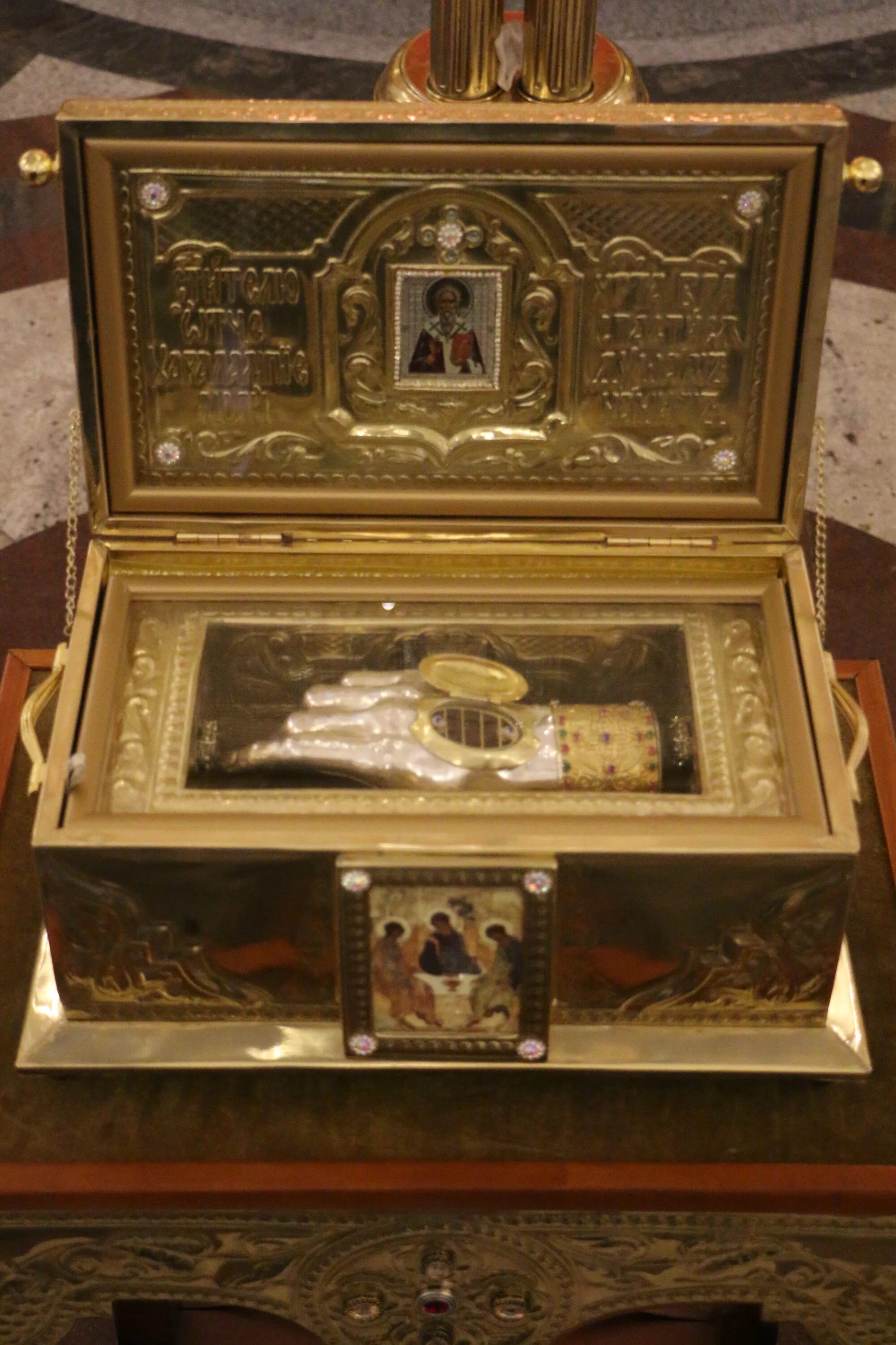 Мощи священномученика харалампия. Какой мощи. Мощи георгия победоносца десница. Какой мощи. Мощи владимира крестителя.