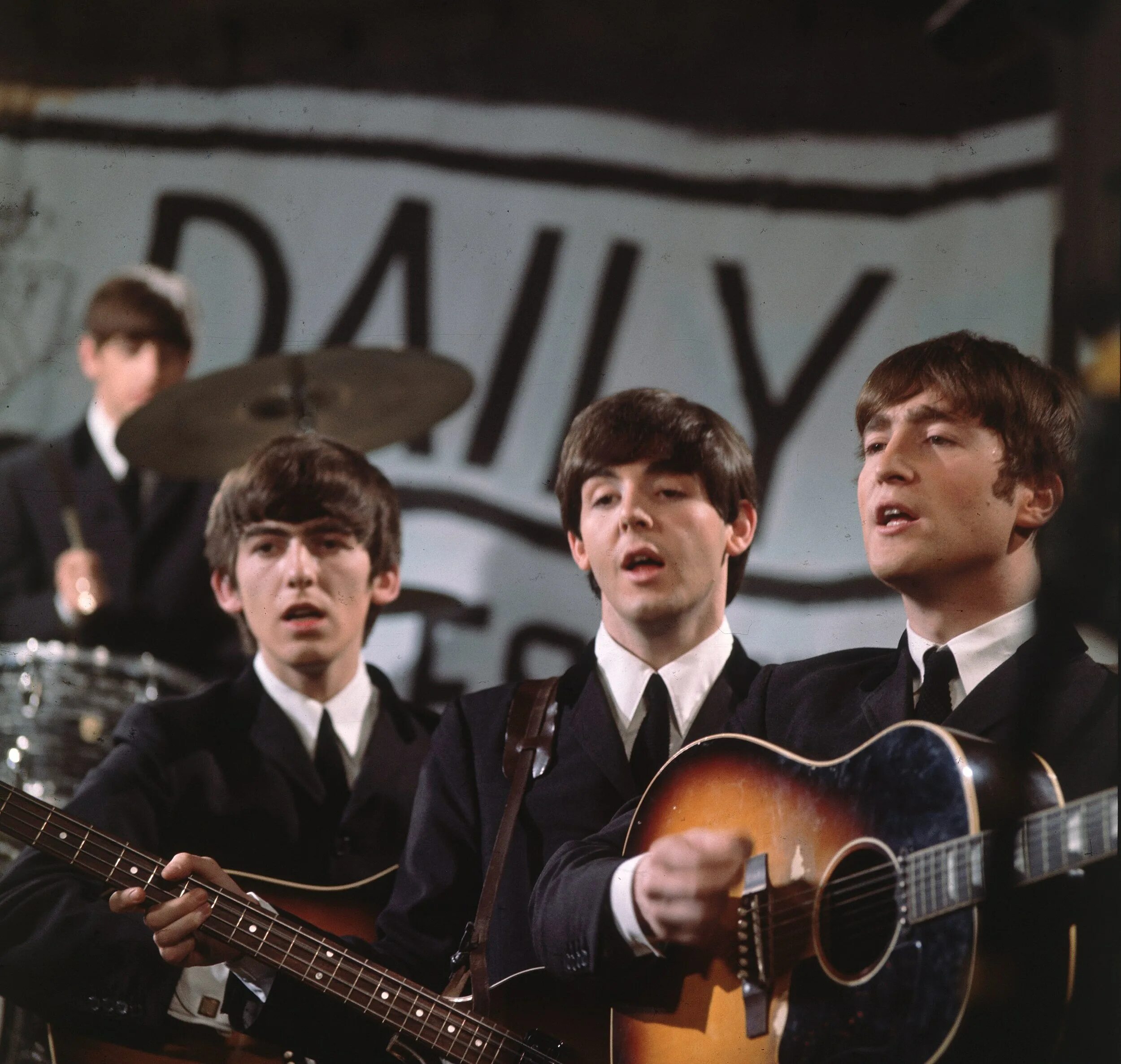 Группа the beatles состав. .Битлз группа Битлз. Группа Беатлес. Группа Beatles 1961 год. Ливерпульская группа Битлз.